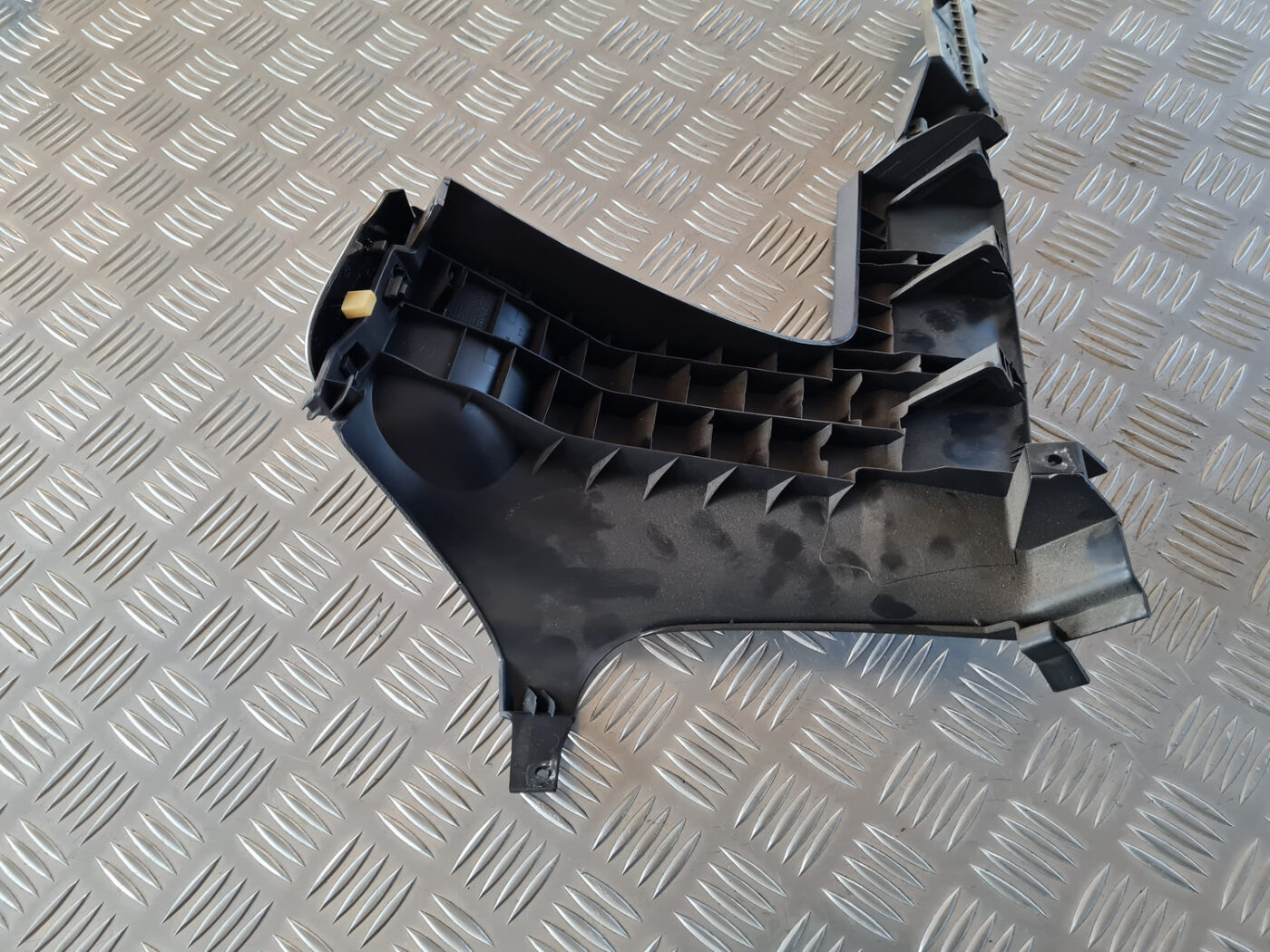 Mērinstrumentu paneļa apakšēja apdare priekš VW GOLF 6 2011 5 Mērinstrumentu paneļa apakšēja apdare priekš VW GOLF 6 2011