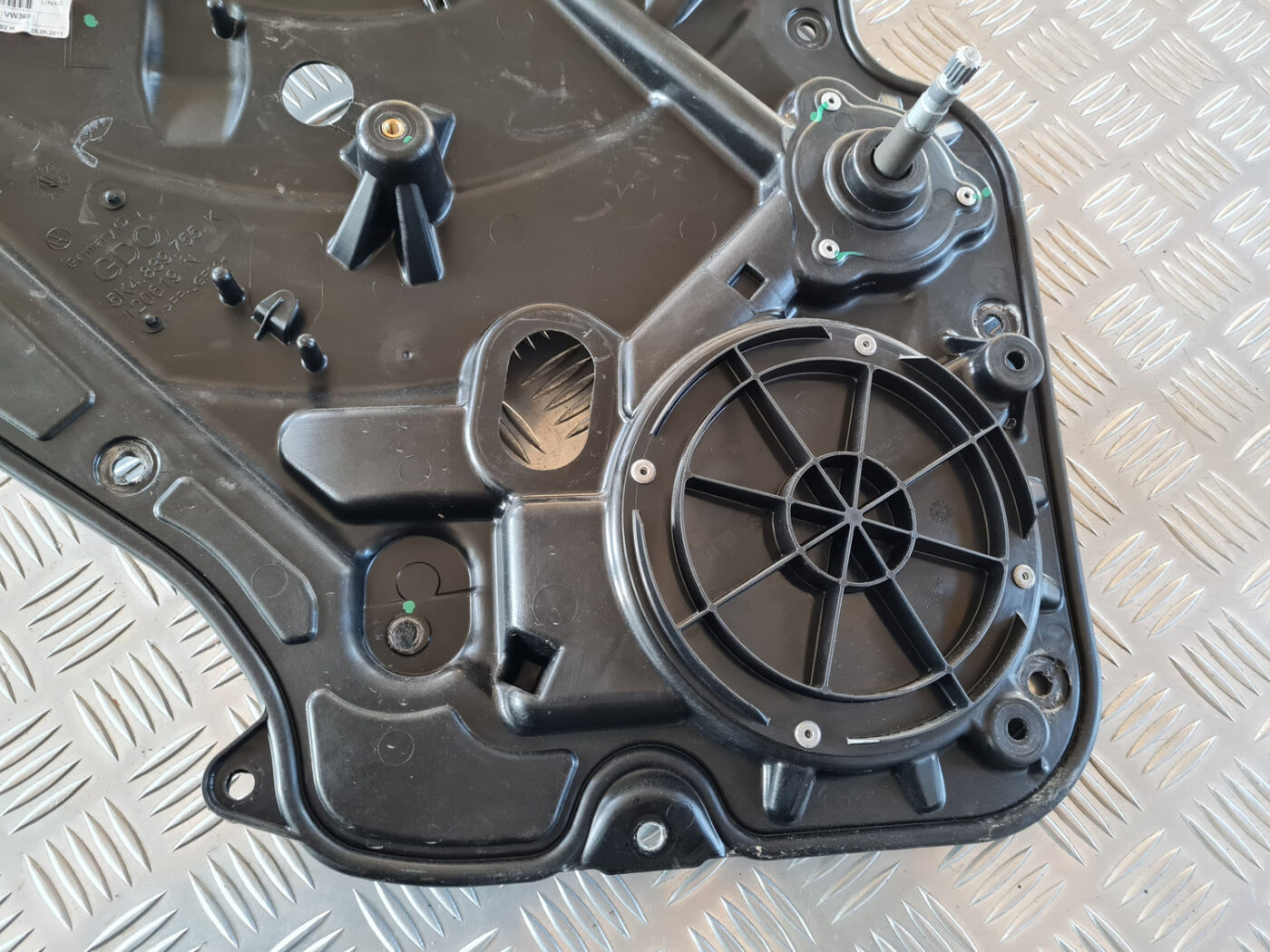 Stikla pacelšanas mehānisma panele priekš VW GOLF 6 2011 7 Stikla pacelšanas mehānisma panele priekš VW GOLF 6 2011