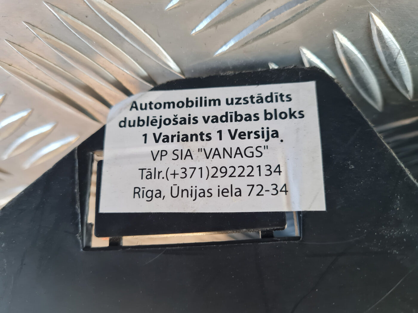 Mantu glabāšanas nodalījums pasažiera pusē priekš VW GOLF 6 2011