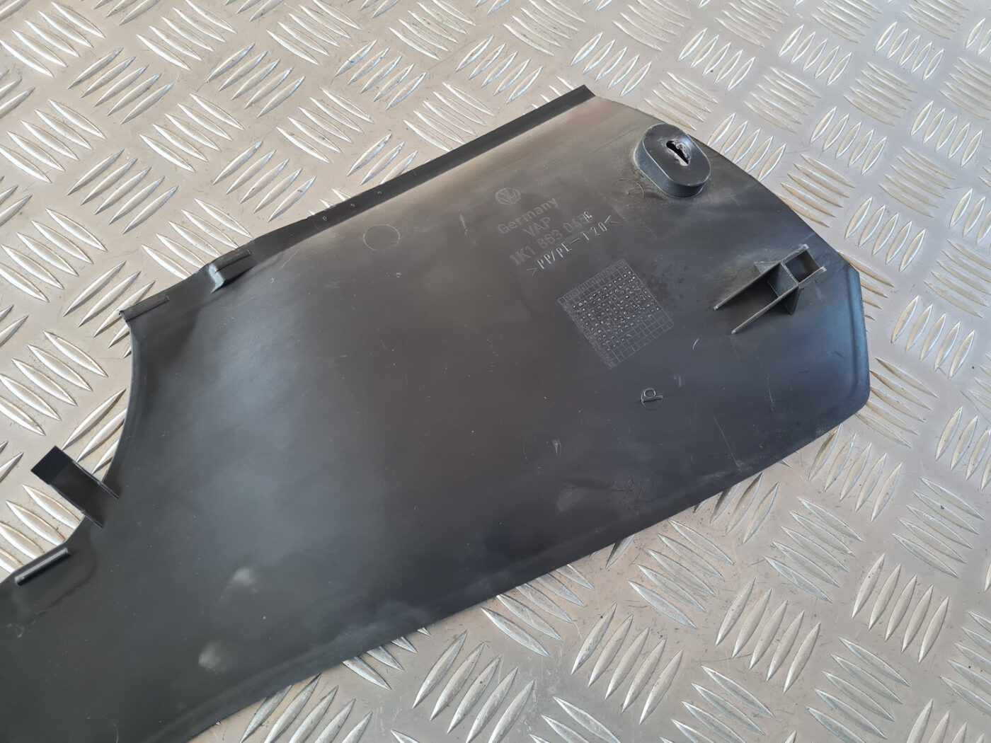 Centrālās konsoles (apdares) sānu panelis priekš VW GOLF 6 2011 4 Centrālās konsoles (apdares) sānu panelis priekš VW GOLF 6 2011