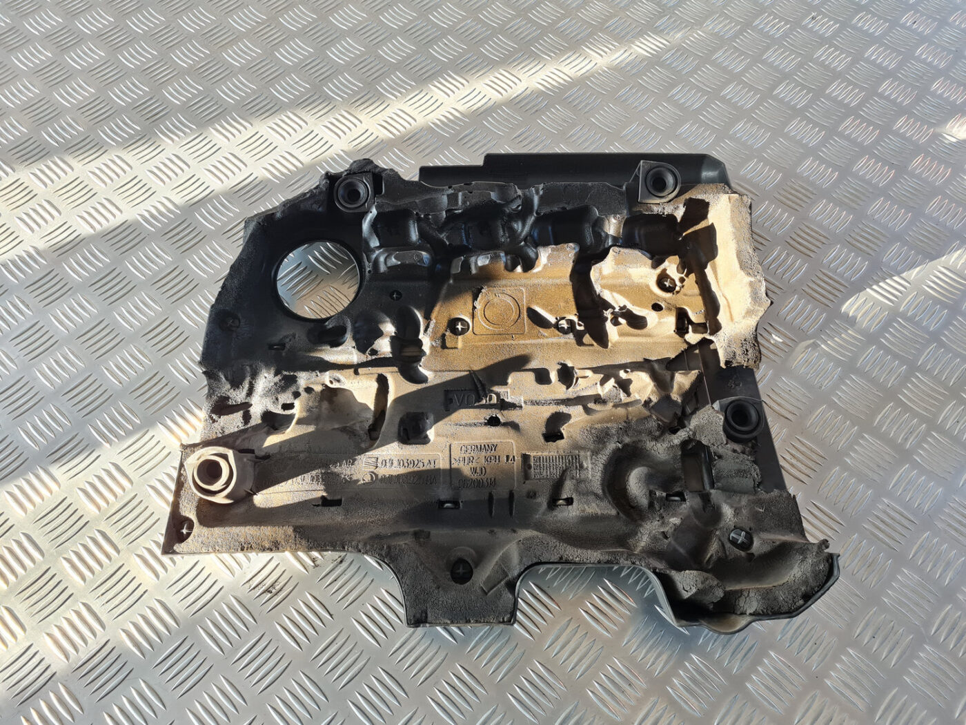 Dzinēja dekoratīvais vāks priekš VW GOLF 6 2011 5 Dzinēja dekoratīvais vāks priekš VW GOLF 6 2011