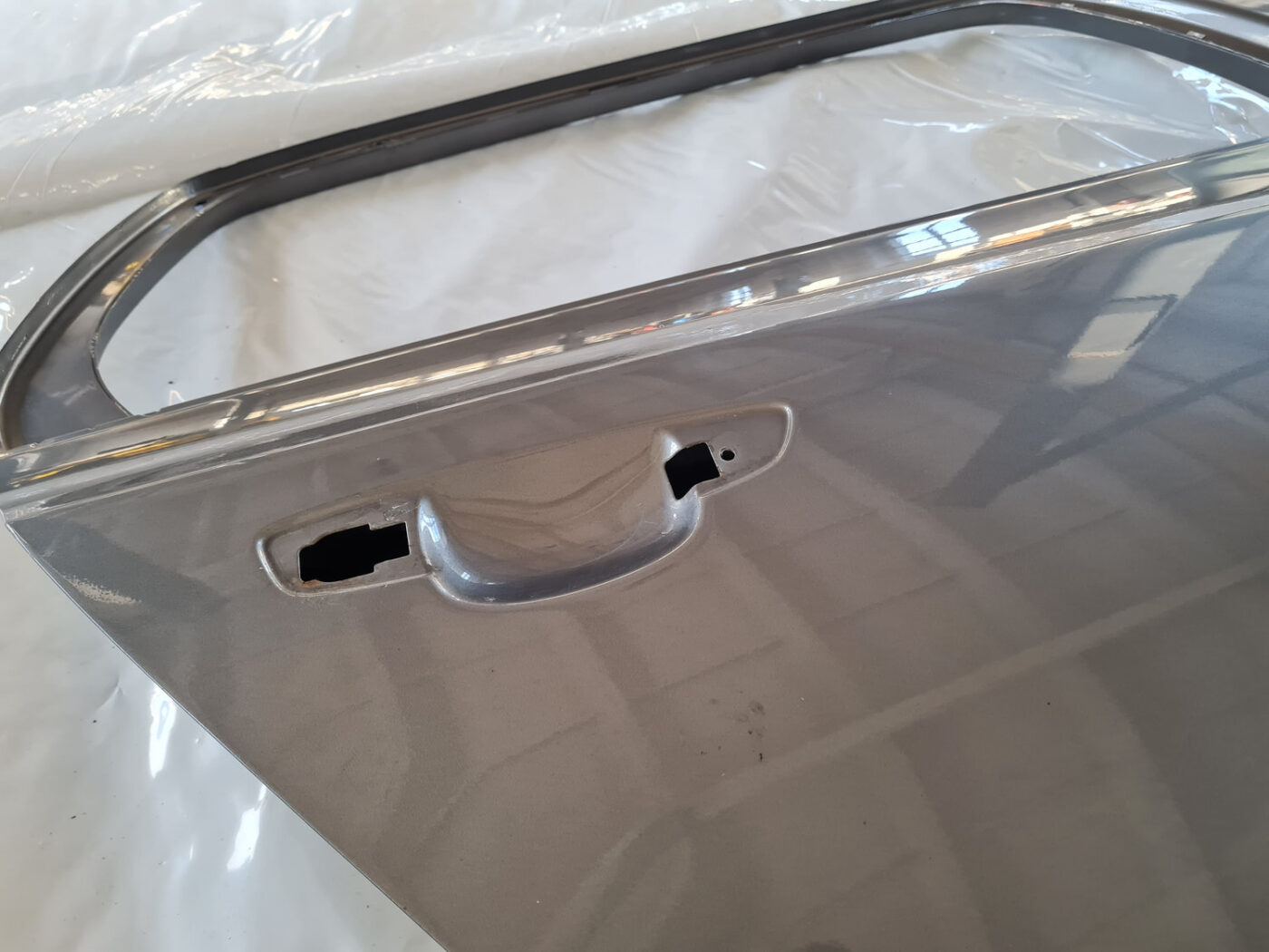 Aizmugurējās labās durvis priekš VW GOLF 6 2011 10 Aizmugurējās labās durvis priekš VW GOLF 6 2011