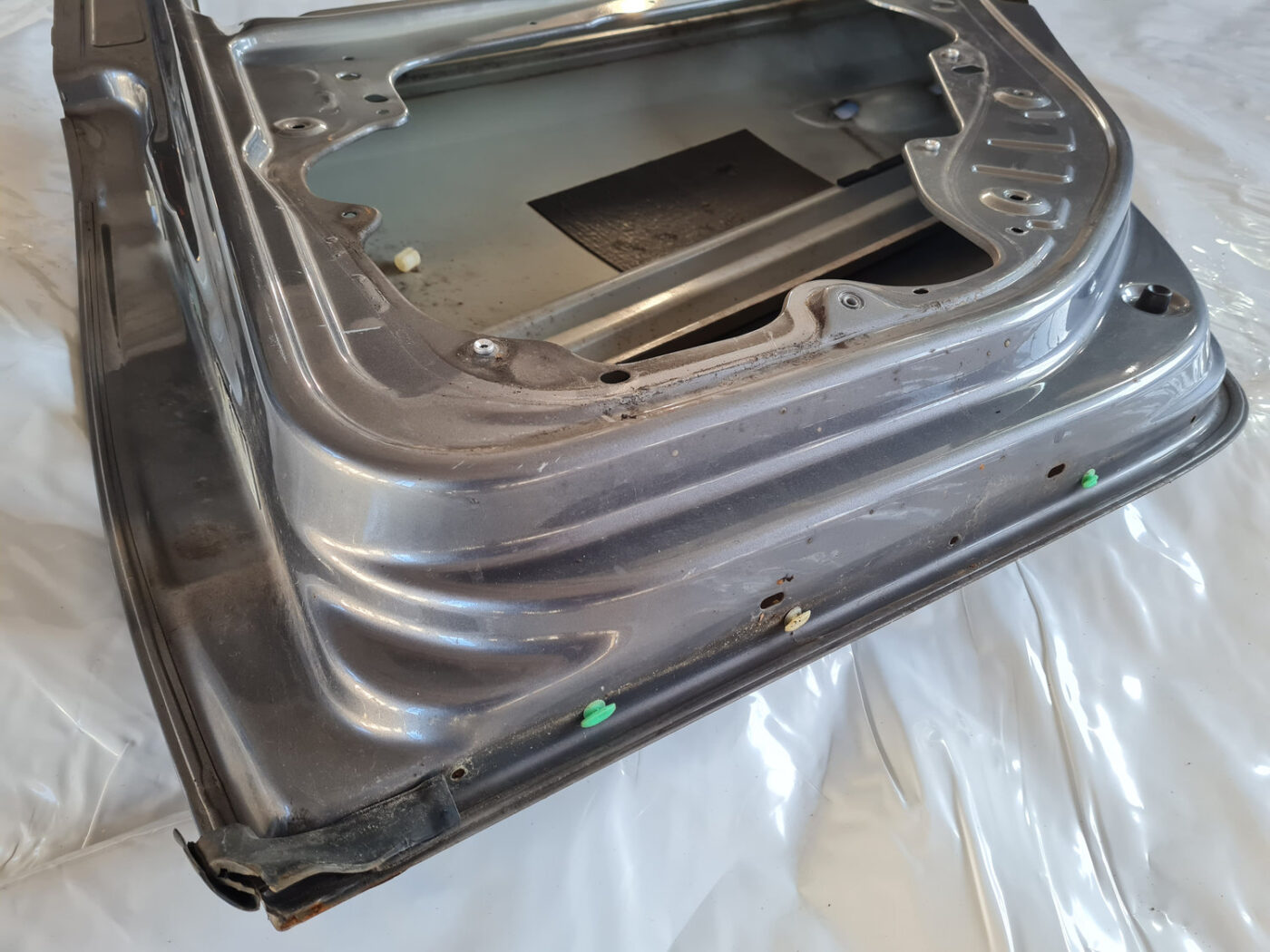 Aizmugurējās labās durvis priekš VW GOLF 6 2011 6 Aizmugurējās labās durvis priekš VW GOLF 6 2011