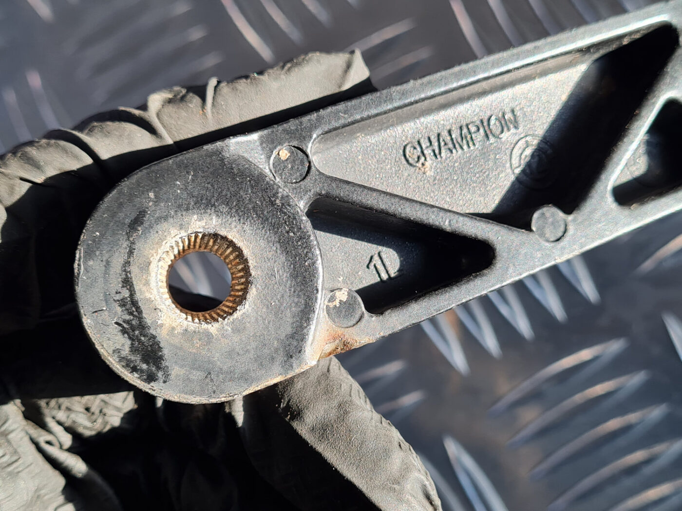 Vējstikla slotu turētāju komplekts priekš VW GOLF 6 2011 4 Vējstikla slotu turētāju komplekts priekš VW GOLF 6 2011