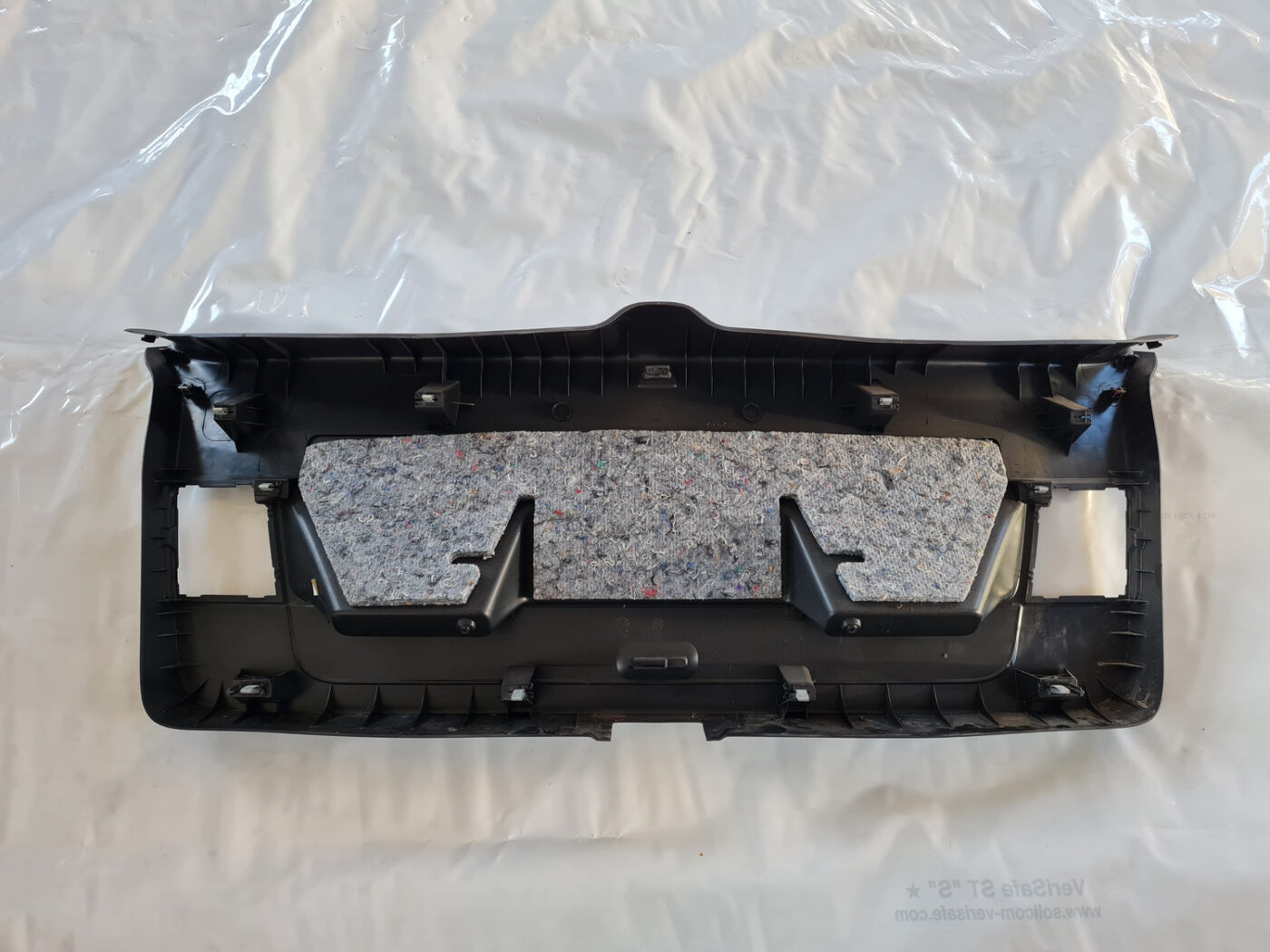 Bagāžnieka vāka liela apdare priekš VW GOLF 6 2011 8 Bagāžnieka vāka liela apdare priekš VW GOLF 6 2011