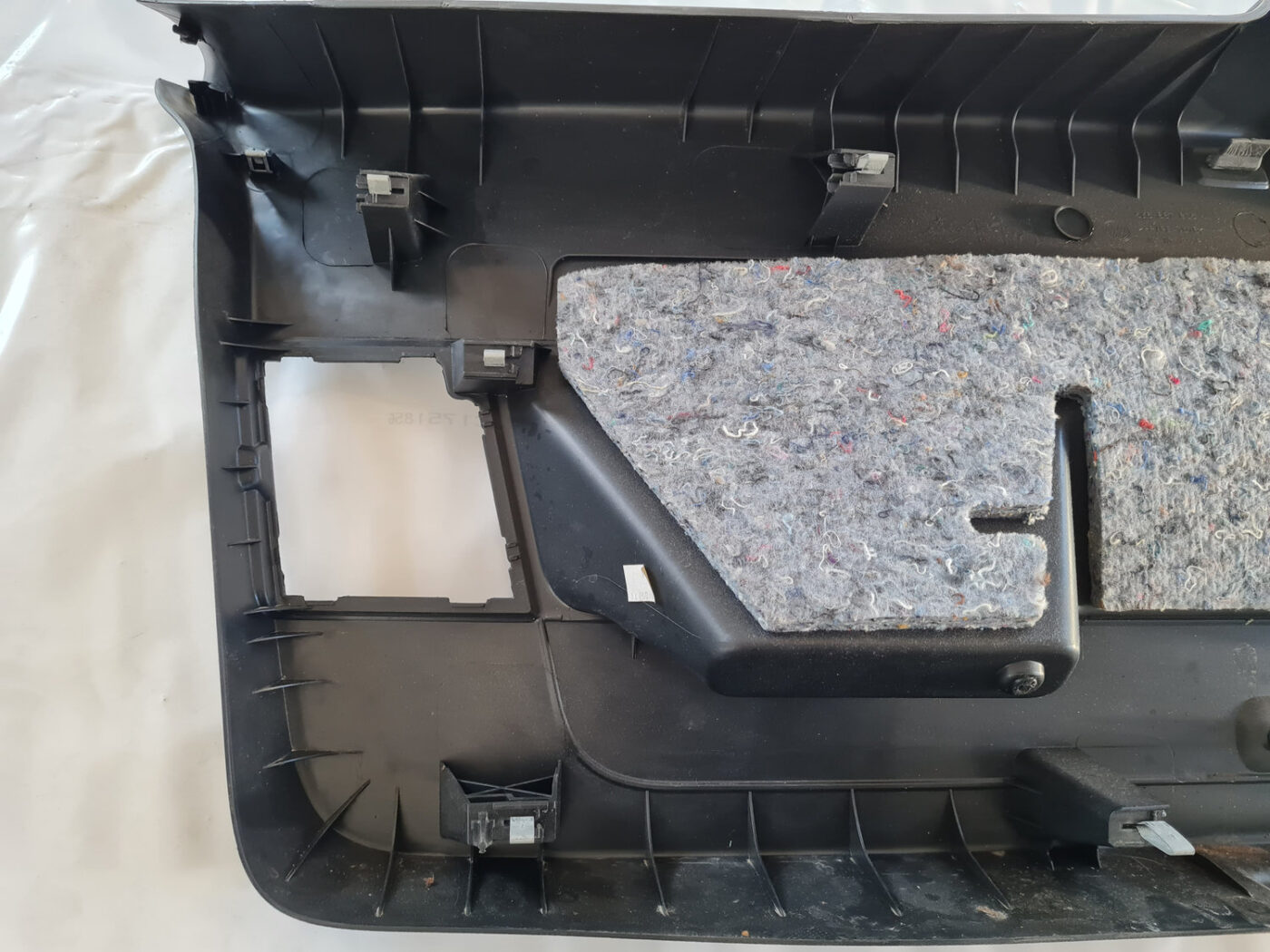 Bagāžnieka vāka liela apdare priekš VW GOLF 6 2011 6 Bagāžnieka vāka liela apdare priekš VW GOLF 6 2011