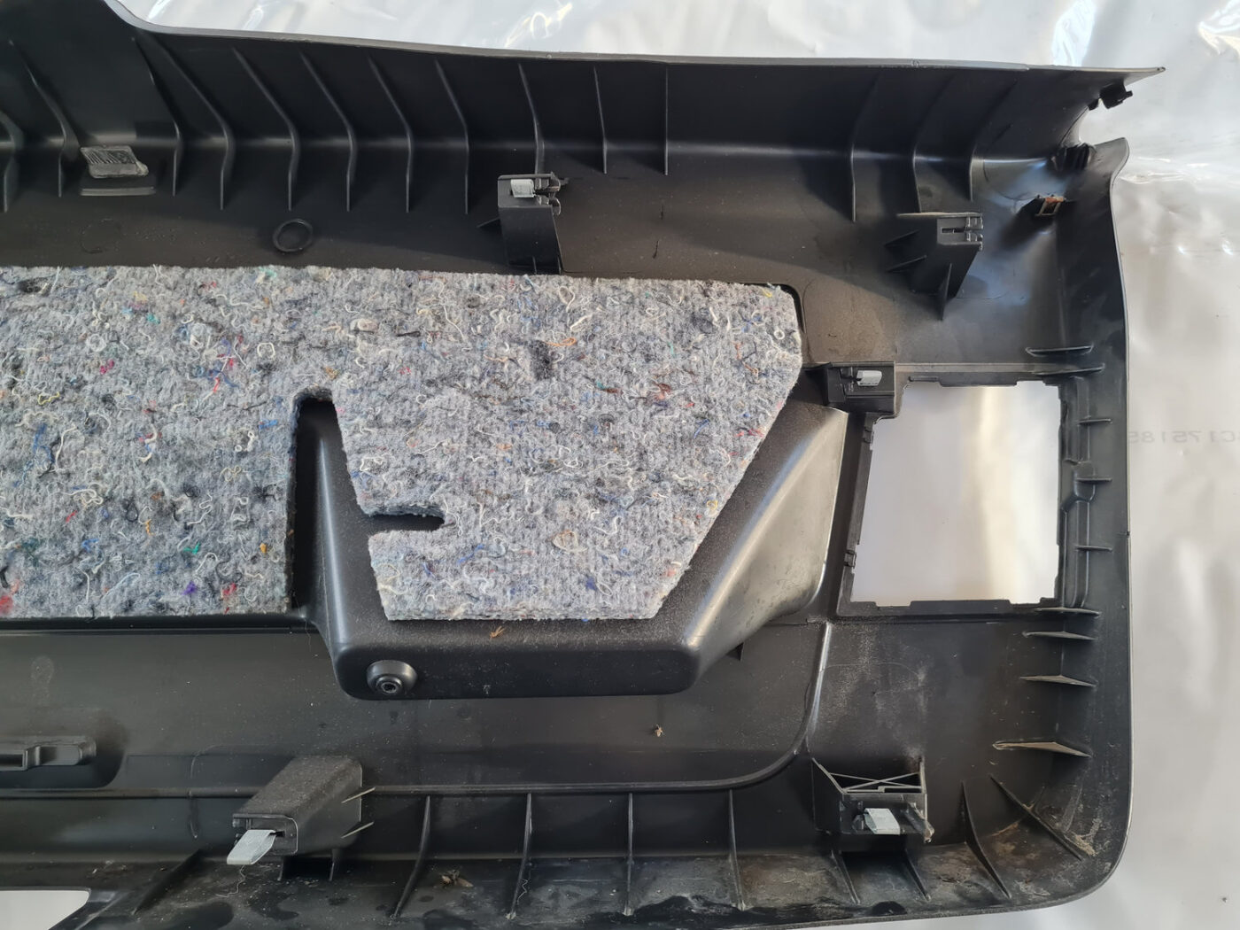 Bagāžnieka vāka liela apdare priekš VW GOLF 6 2011 4 Bagāžnieka vāka liela apdare priekš VW GOLF 6 2011