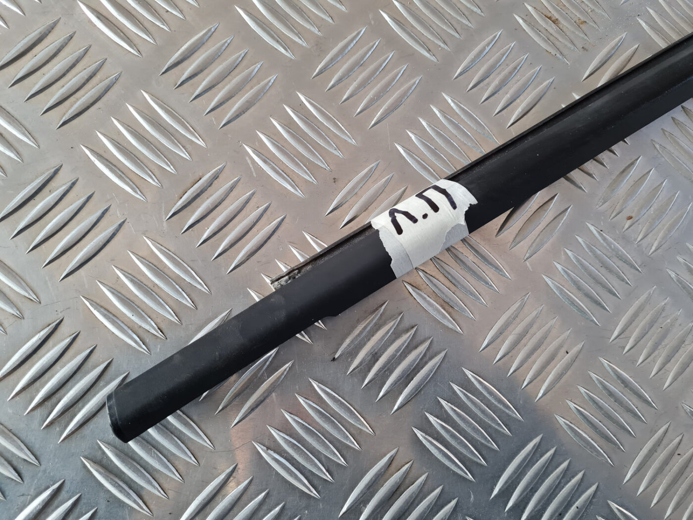 Durvju stikla moldings priekš VW GOLF 6 2011 2 Durvju stikla moldings priekš VW GOLF 6 2011