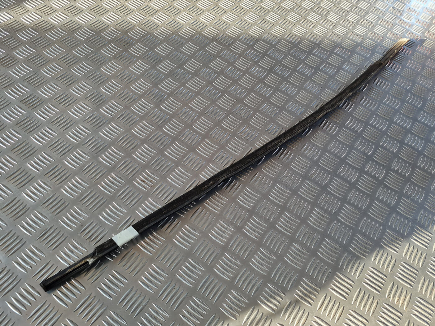 Durvju stikla moldings priekš VW GOLF 6 2011 6 Durvju stikla moldings priekš VW GOLF 6 2011