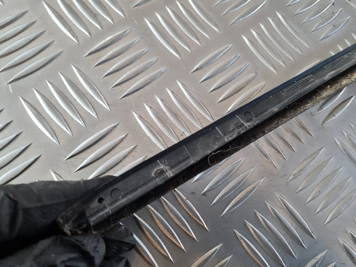 Vējstikla moldings priekš VW GOLF 6 2011 6 Vējstikla moldings priekš VW GOLF 6 2011