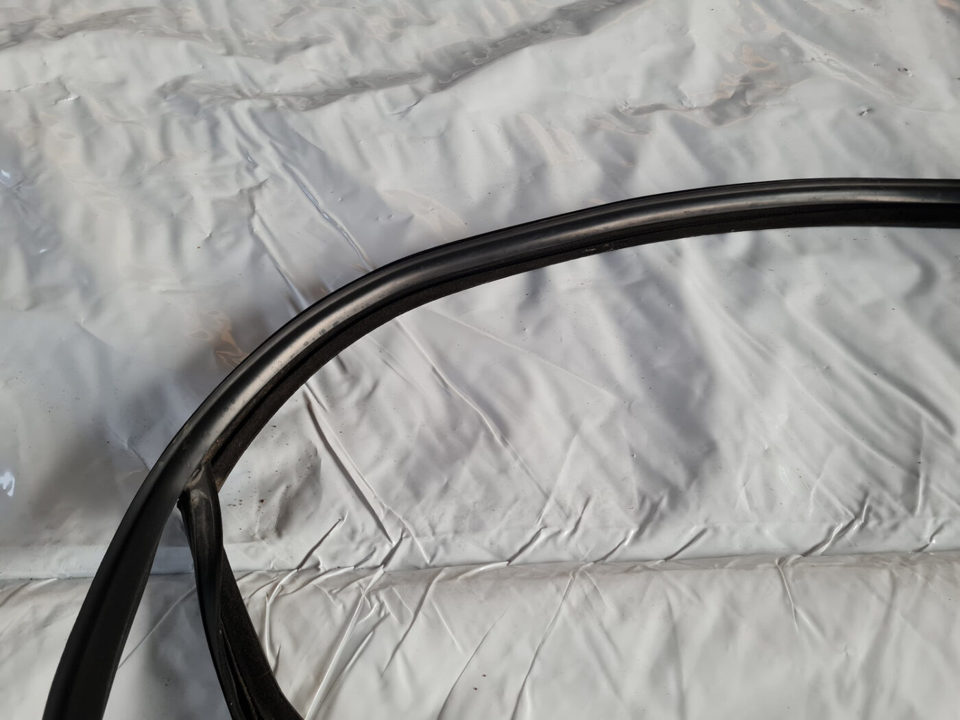 Durvju gumija priekš VW GOLF 6 2011 6 Durvju gumija priekš VW GOLF 6 2011