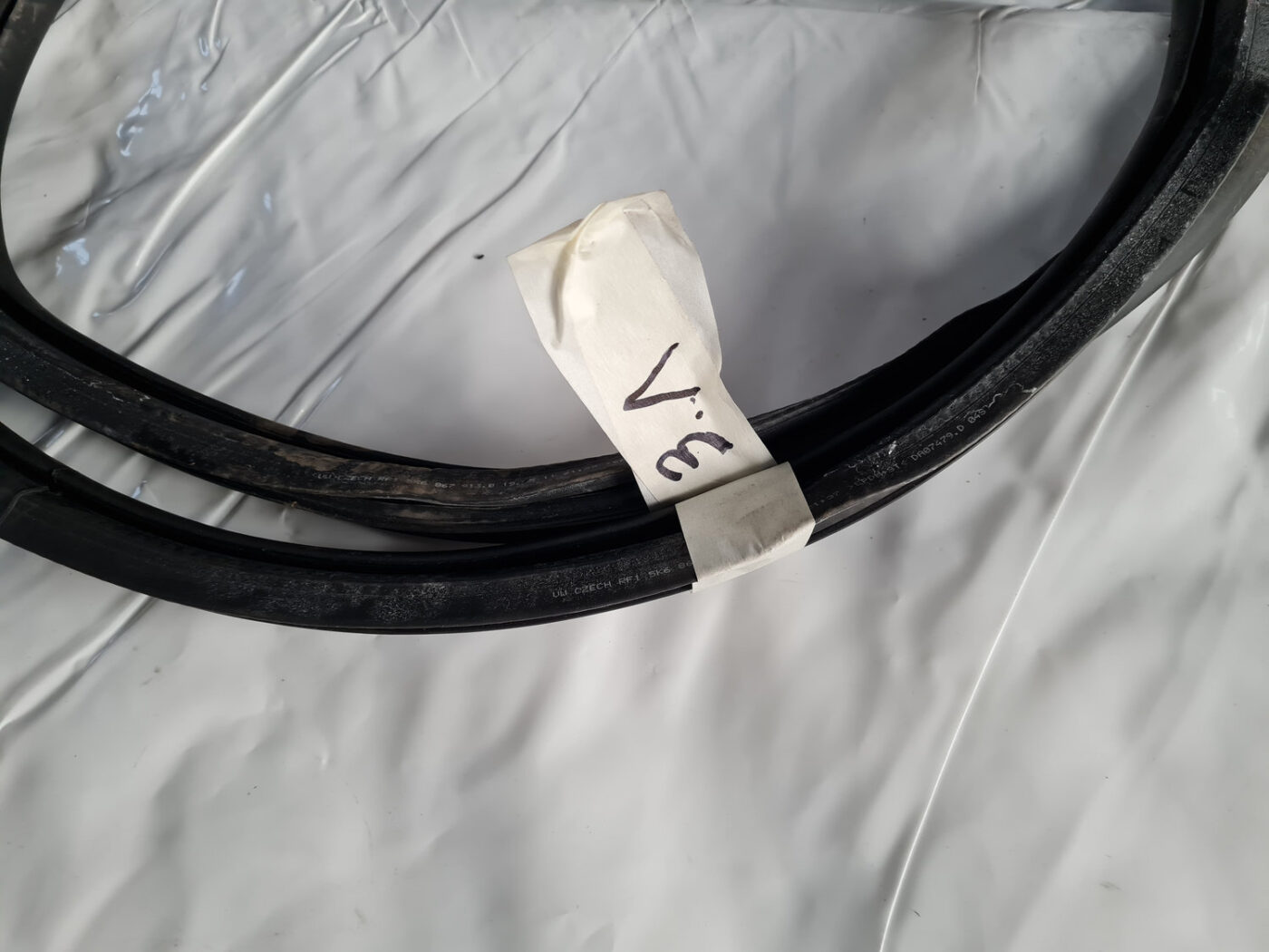 Durvju gumija priekš VW GOLF 6 2011 2 Durvju gumija priekš VW GOLF 6 2011