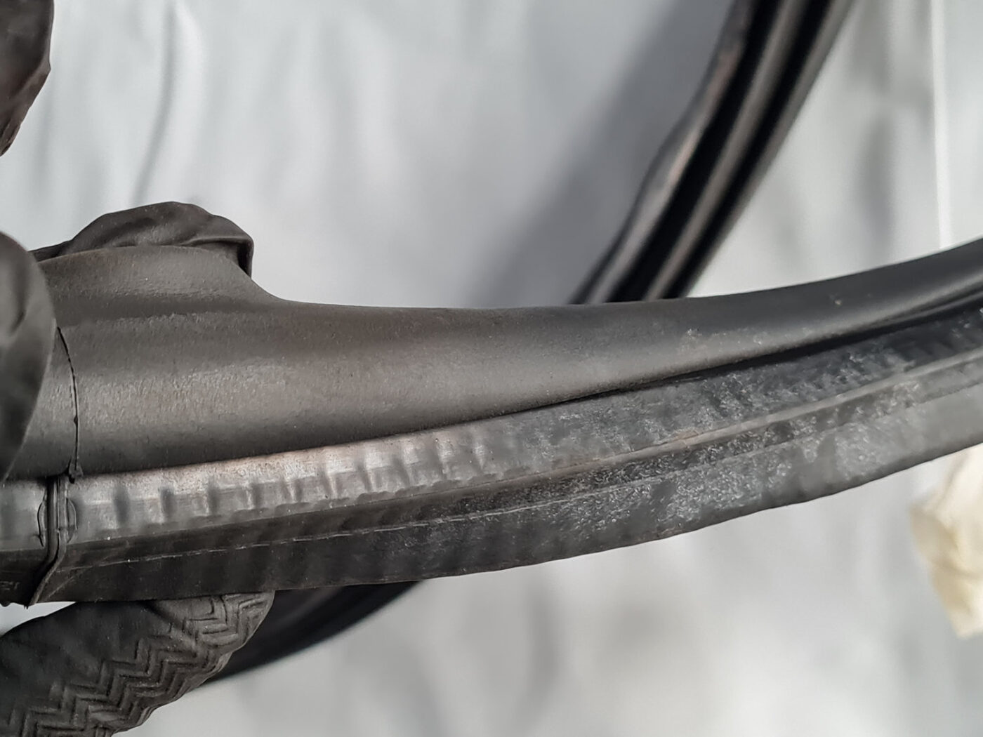 Durvju gumija priekš VW GOLF 6 2011 4 Durvju gumija priekš VW GOLF 6 2011