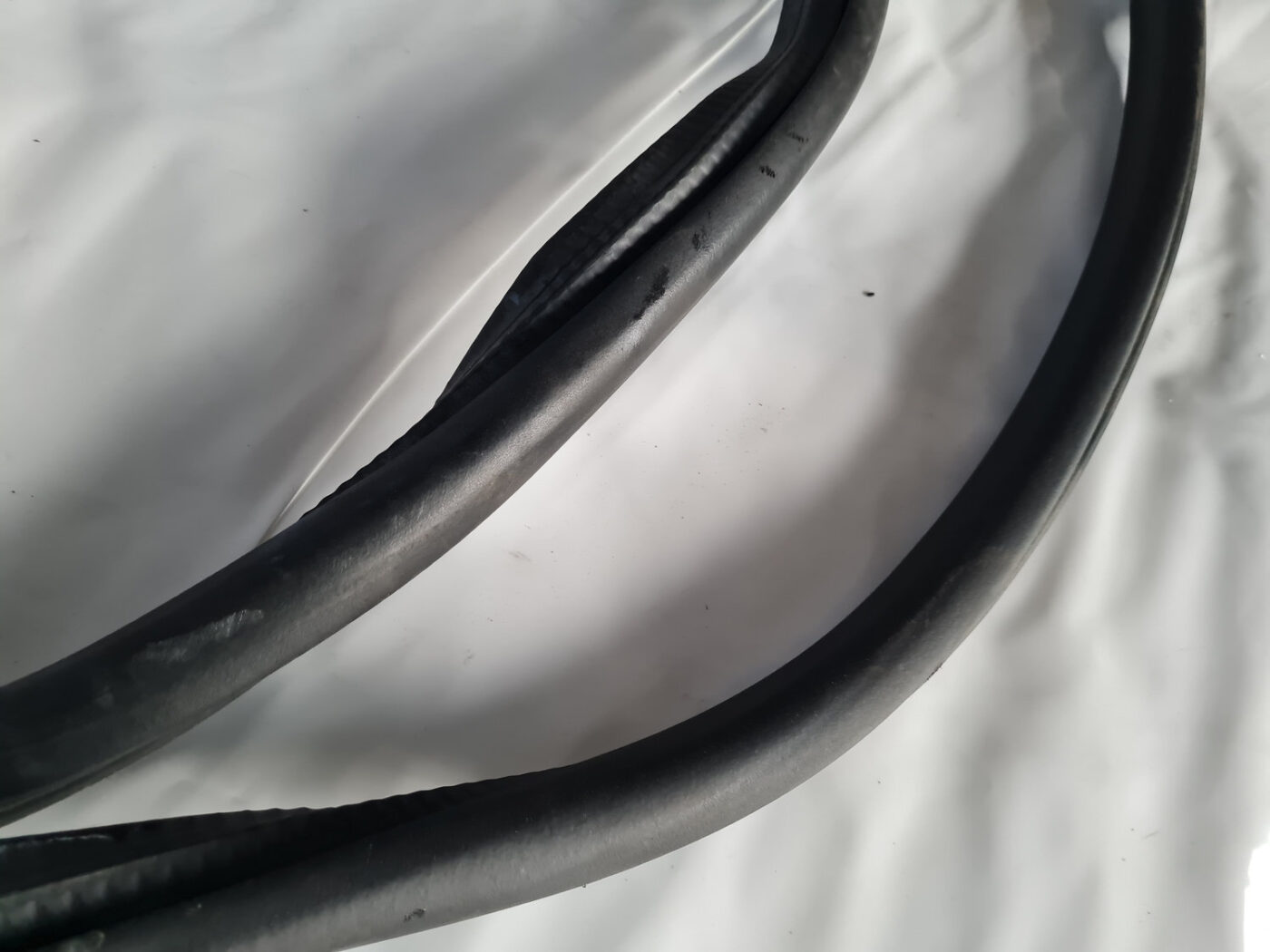 Durvju gumija priekš VW GOLF 6 2011 4 Durvju gumija priekš VW GOLF 6 2011