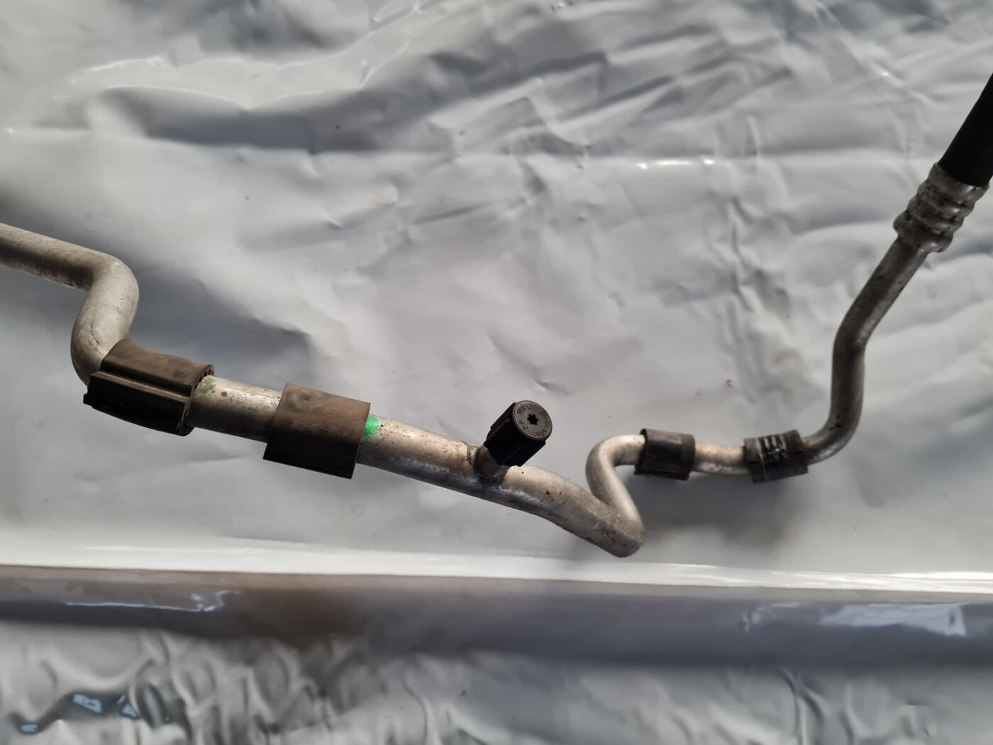 Gaisa kondicioniera galvenā caurule priekš VW GOLF 6 2011 5 Gaisa kondicioniera galvenā caurule priekš VW GOLF 6 2011