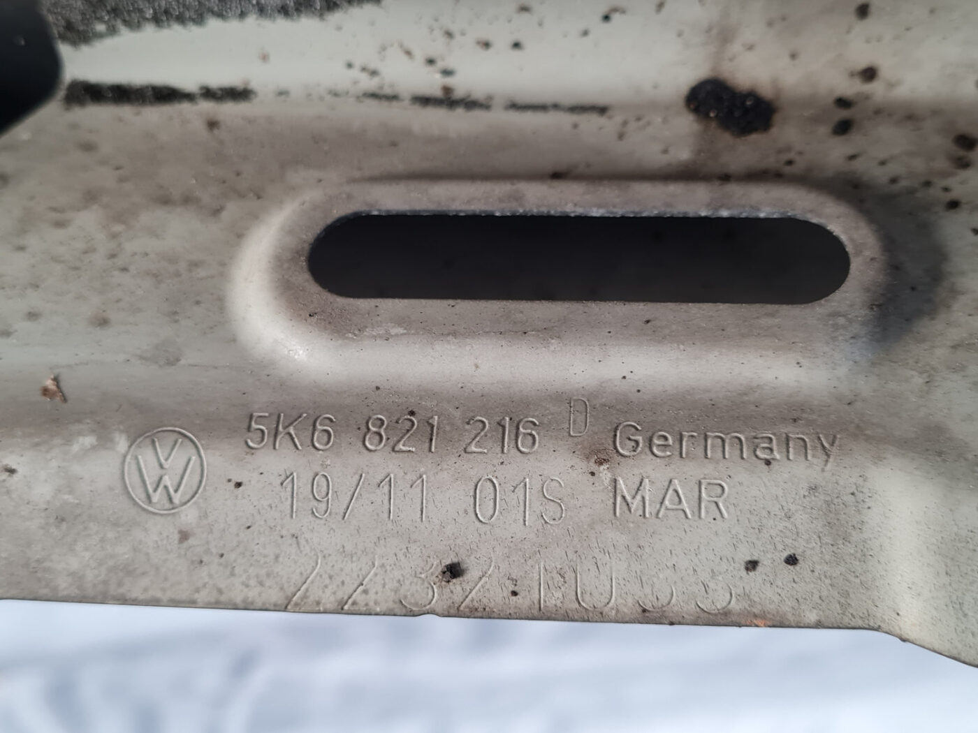 Priekšējais labais spārns priekš VW GOLF 6 2011 3 Priekšējais labais spārns priekš VW GOLF 6 2011