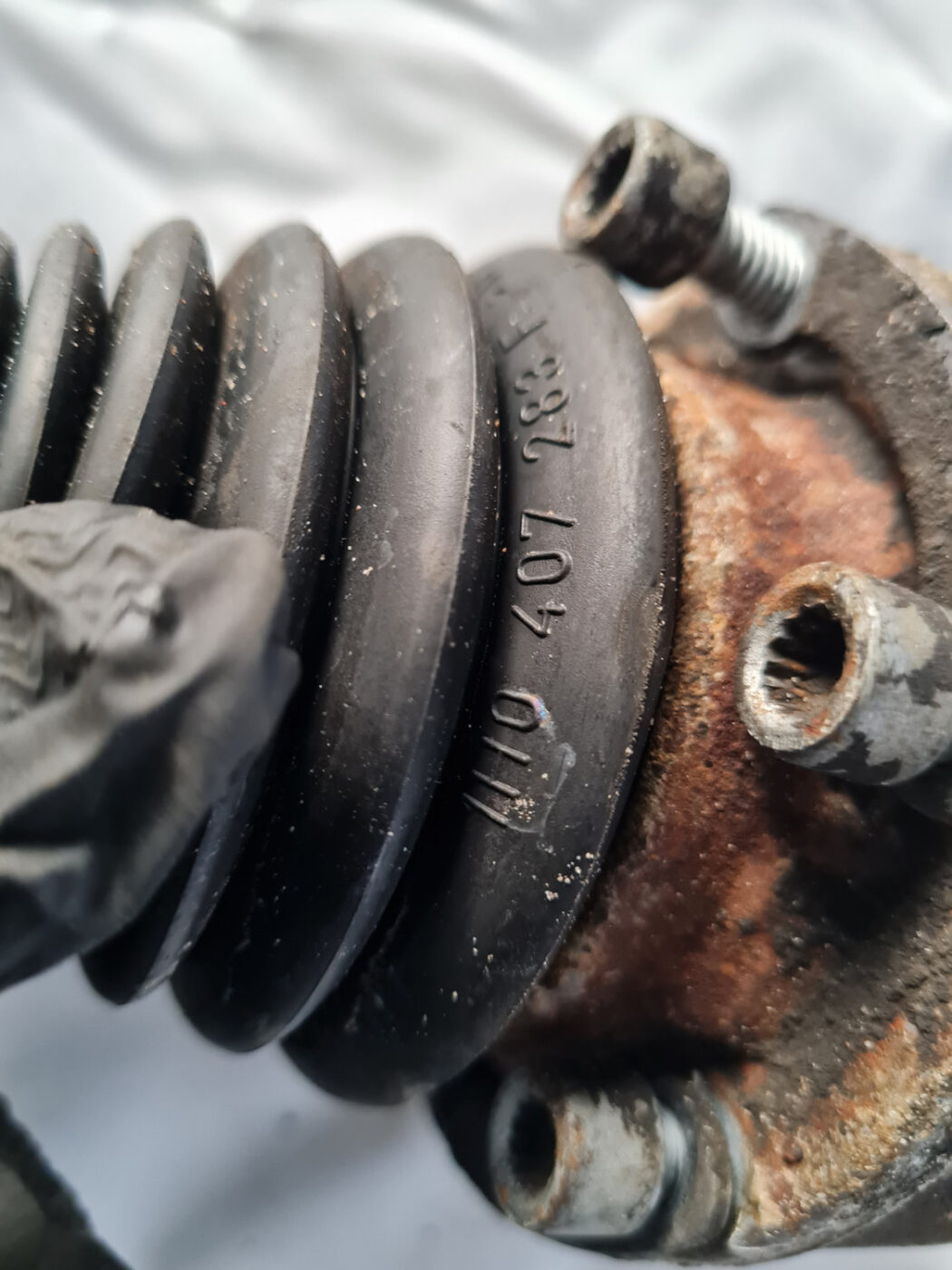 Pusass priekšēja labā priekš VW GOLF 6 2011 4 Pusass priekšēja labā priekš VW GOLF 6 2011