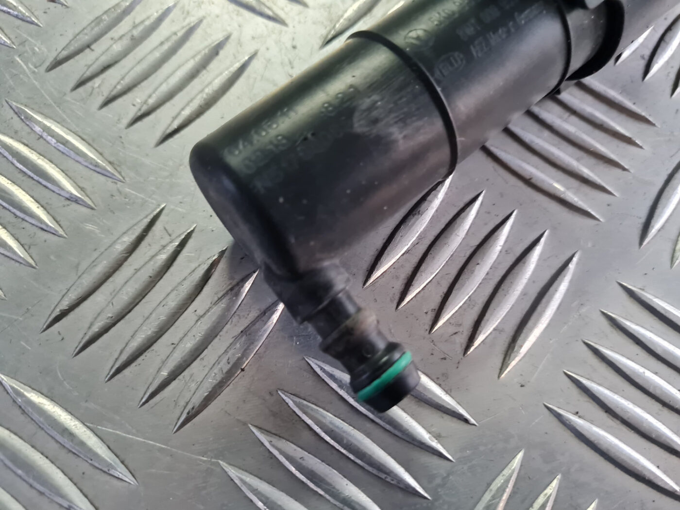 Lukturu mazgātāja sprausla priekš VW GOLF 6 2011 2 Lukturu mazgātāja sprausla priekš VW GOLF 6 2011