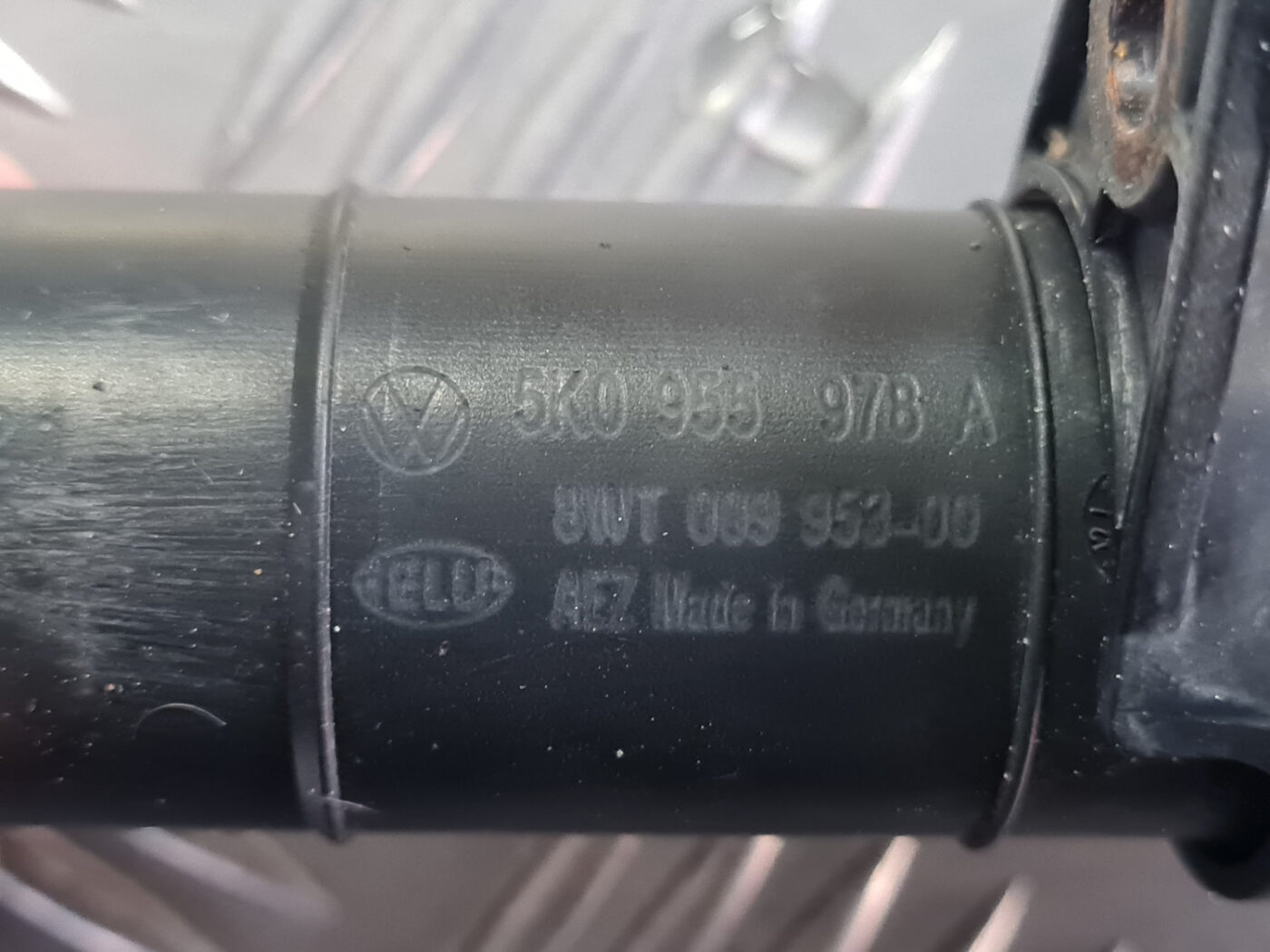 Lukturu mazgātāja sprausla priekš VW GOLF 6 2011 3 Lukturu mazgātāja sprausla priekš VW GOLF 6 2011