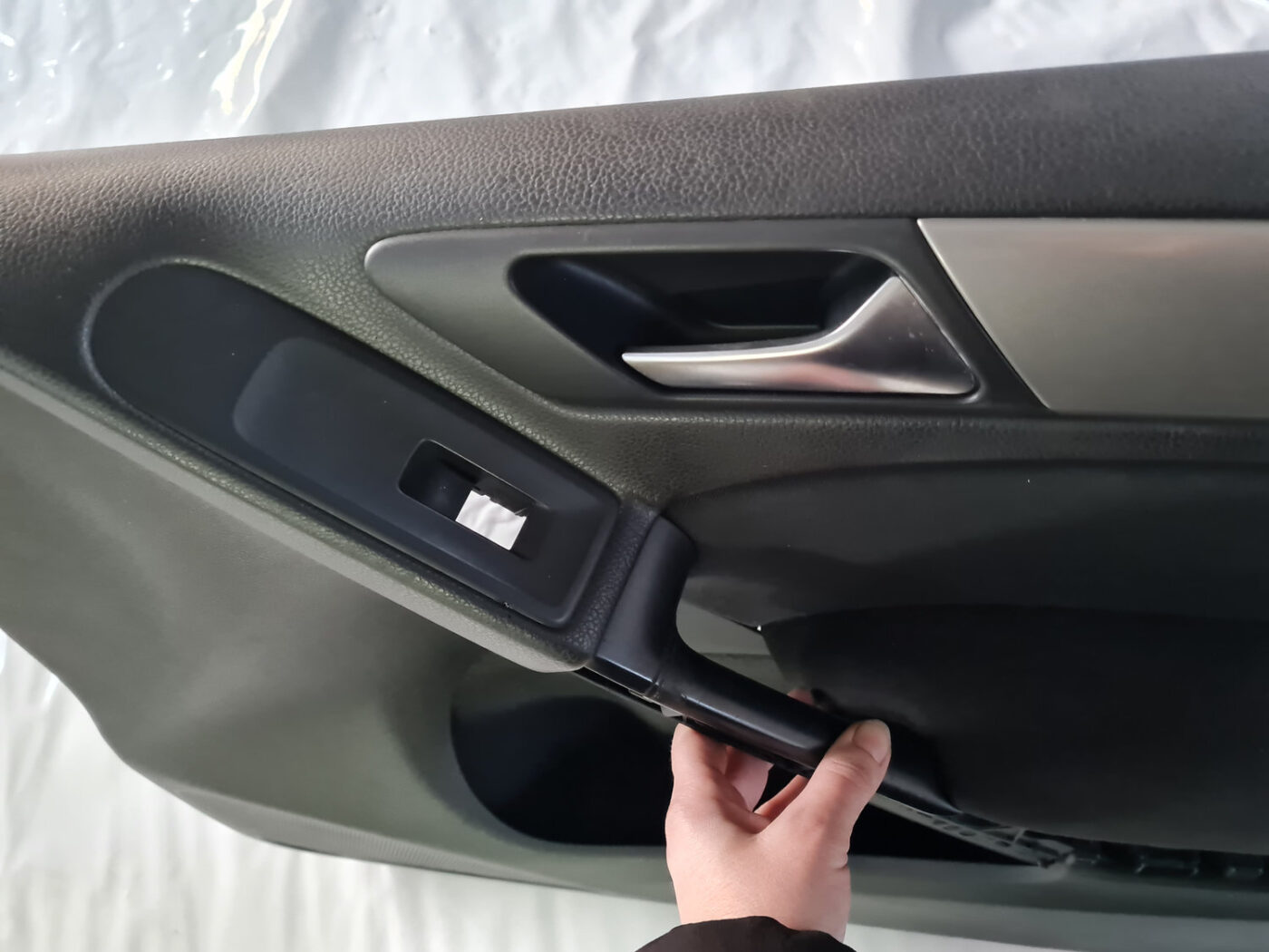 Priekšējo labo durvju apdare priekš VW GOLF 6 2011 7 Priekšējo labo durvju apdare priekš VW GOLF 6 2011