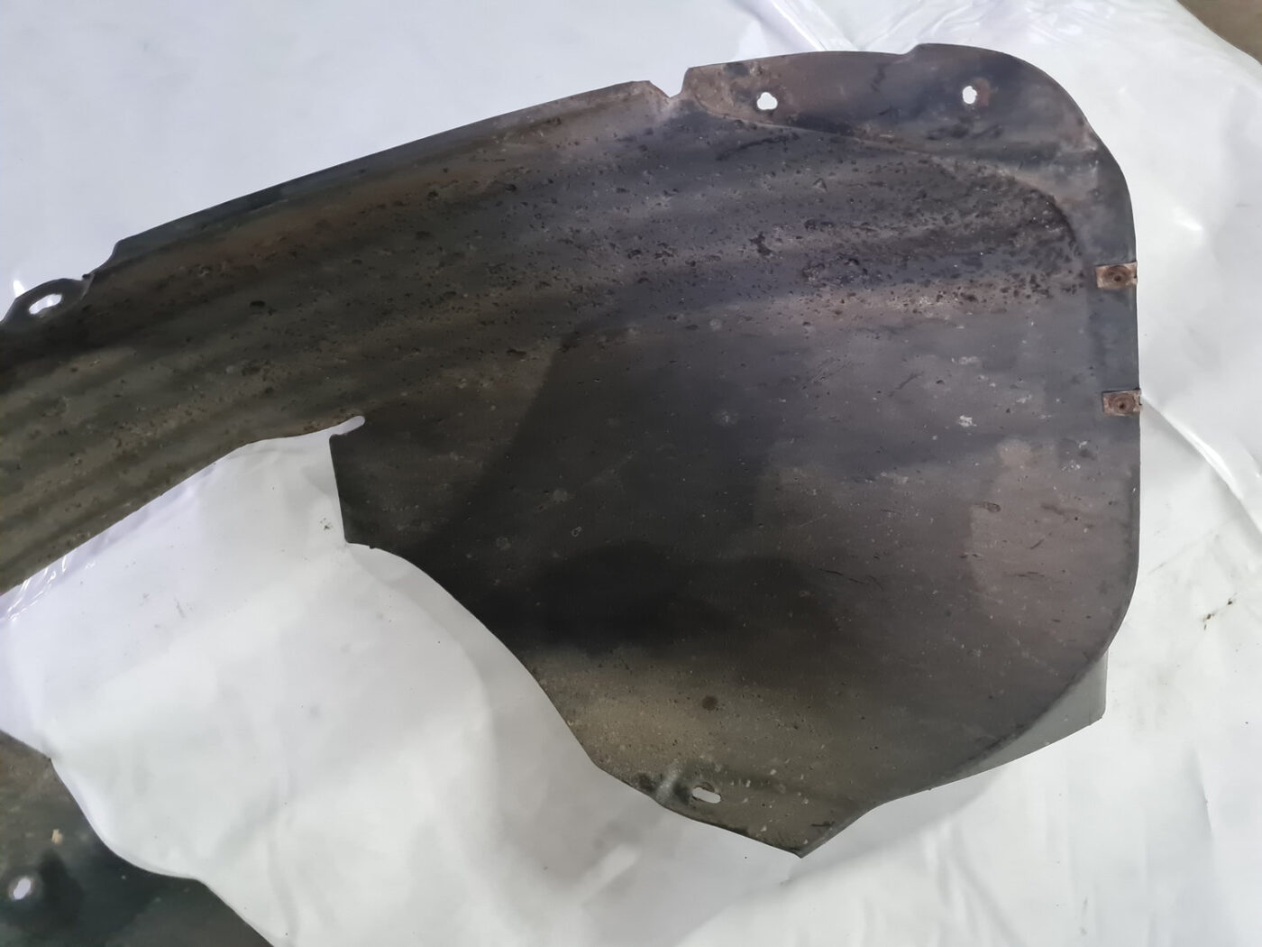 Aizmugurējais kreisais paspārns priekš VW GOLF 6 2011 2 Aizmugurējais kreisais paspārns priekš VW GOLF 6 2011