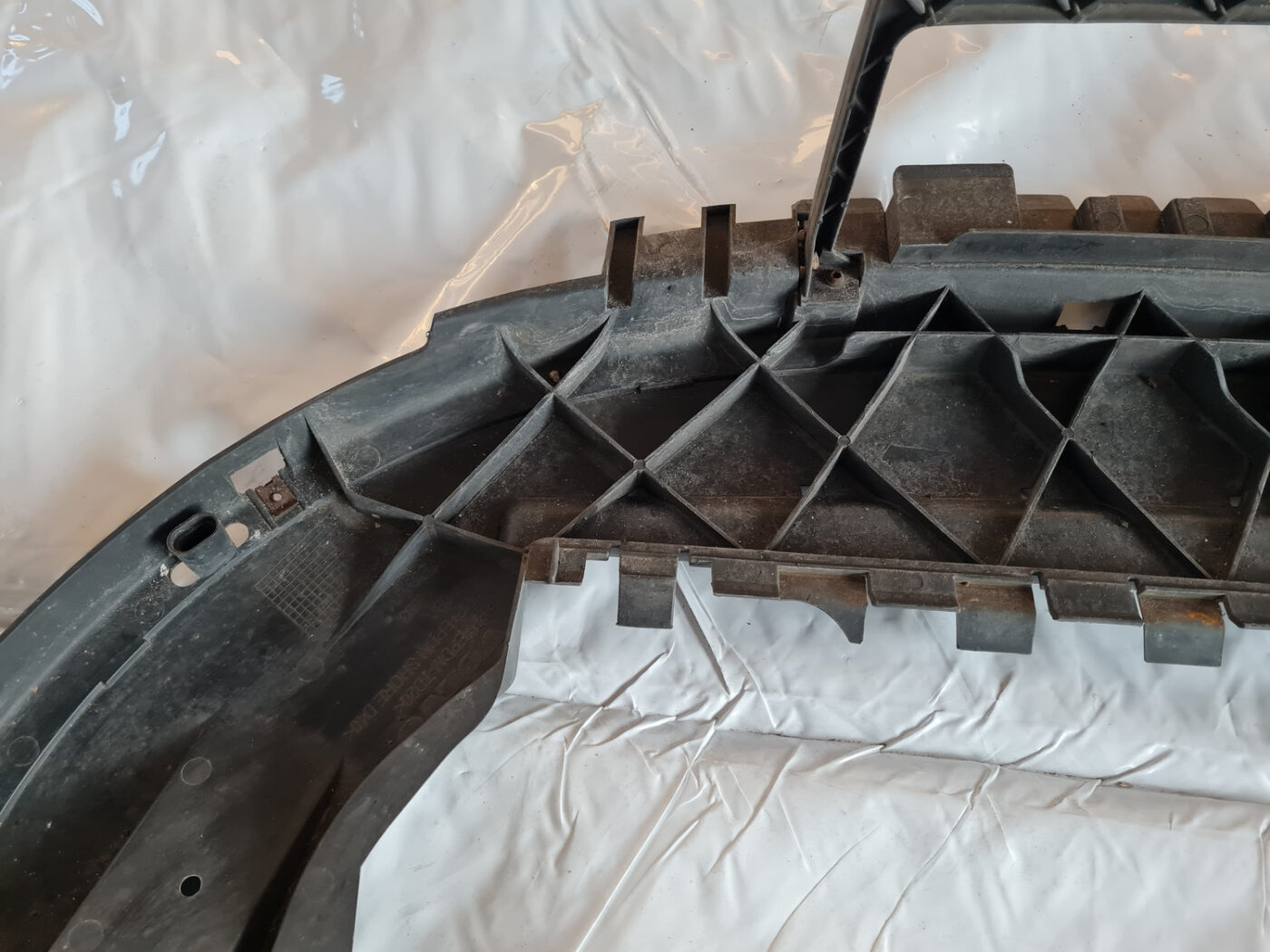 Priekšēja bufera aizsargs priekš VOLVO C30 2009 13 Priekšēja bufera aizsargs priekš VOLVO C30 2009