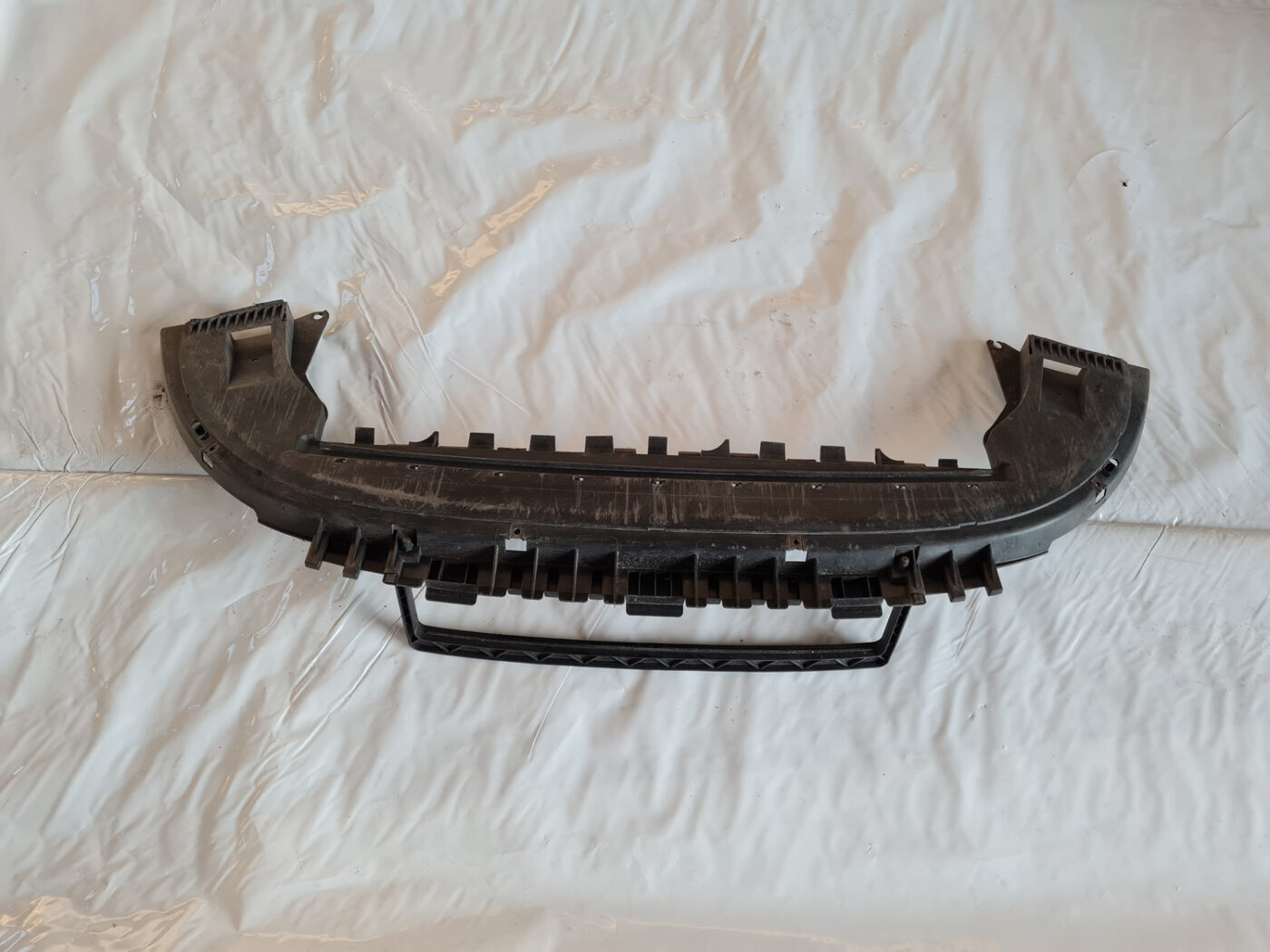 Priekšēja bufera aizsargs priekš VOLVO C30 2009 7 Priekšēja bufera aizsargs priekš VOLVO C30 2009