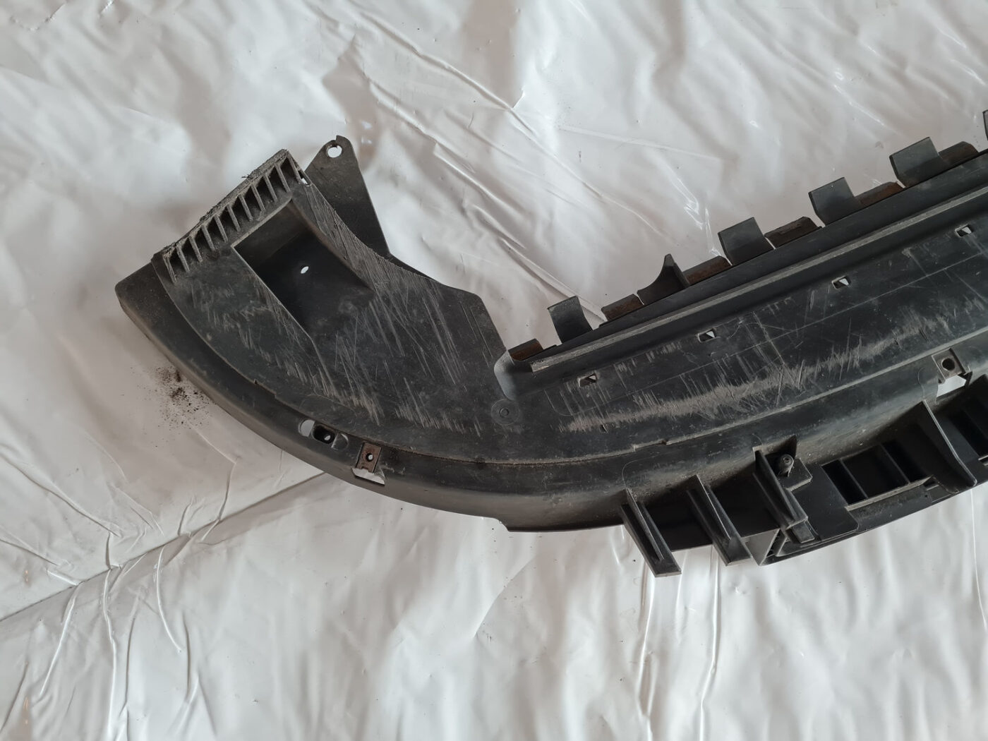 Priekšēja bufera aizsargs priekš VOLVO C30 2009 6 Priekšēja bufera aizsargs priekš VOLVO C30 2009